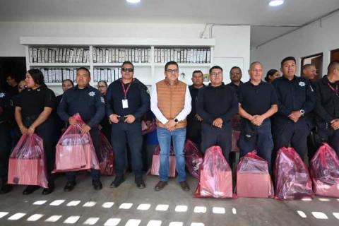 Alcalde de Santa Cruz Tlaxcala entrega uniformes a policías y retira su respaldo a la ciudadanía imagen 21