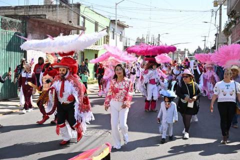 Corona Presidente Alberto Hernández Olivares a Melissa Nahaian como Reina del Carnaval 2026 imagen 5