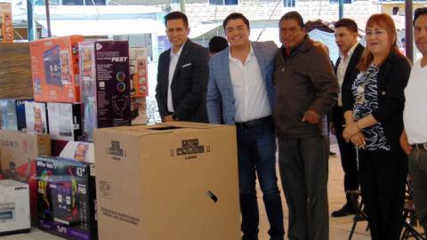 Reconoce ayuntamiento de Amaxac a contribuyentes cumplidos imagen 2