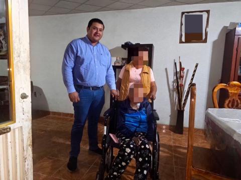 Iván Tapia respalda a familia de Xiloxoxtla con apoyo para su salud y movilidad