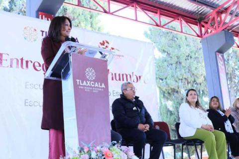 Gobernadora entrega nueva techumbre en beneficio de más de mil 200 alumnos de Chiautempan imagen 7