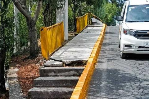 Se realizan trabajos de pintura, balizamiento en guarniciones y banquetas de la avenida Juárez imagen 4