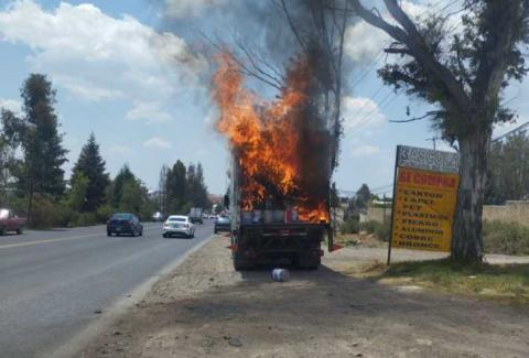 Policía de Tetla actúa con rapidez y evita riesgo mayor en incendio de unidad sobre la Apizaco–Tlaxco imagen 2