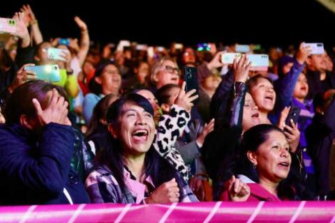 Celebra Gobierno del estado y sedif a las madres tlaxcaltecas con concierto de Pandora y Flans imagen 3
