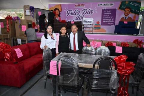 Encabezó Alcalde Alberto Hernández Olivares celebración del día del maestro en Ixtacuixtla imagen 4