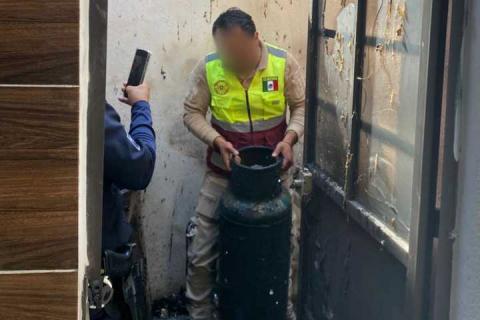 Protección Civil Municipal de Tlaxcala controla explosión de gas en Acuitlapilco imagen 1