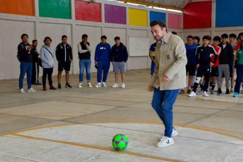 Chava Santos encabeza la patada inicial del Torneo Tuca - Chs Gool en Apizaco imagen 1