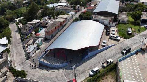 Inaugura Presidente Municipal rehabilitación de techumbre en Santiago Xochimilco imagen 5