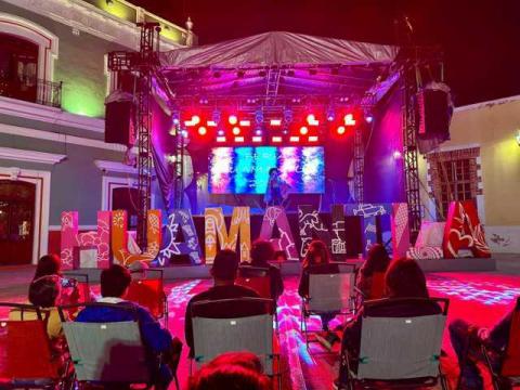 El escenario cultural de la Feria Internacional del arte efímero y la dalia vivió una noche llena de música imagen 3