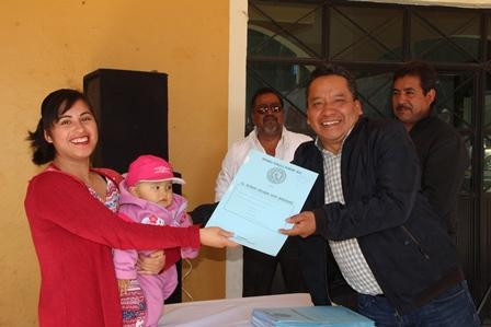 Alcalde de Xaloztoc ayuda a dar certeza jurídica a propiedades imagen 1