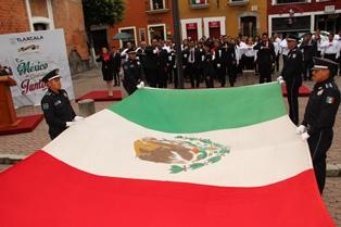 Alcalde preside Izamiento de bandera en el zócalo capitalino imagen 1