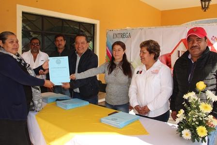 Alcalde de Xaloztoc ayuda a dar certeza jurídica a propiedades imagen 2