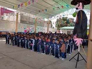 Mario López entrega techumbre en la primaria Juárez de Zacatzontetla imagen 2