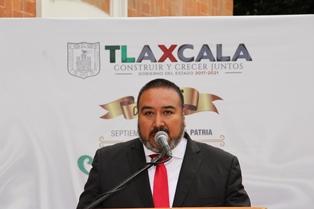 Alcalde preside Izamiento de bandera en el zócalo capitalino imagen 3