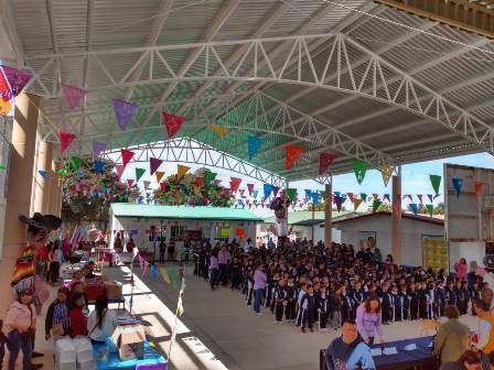 Mario López entrega techumbre en la primaria Juárez de Zacatzontetla imagen 4