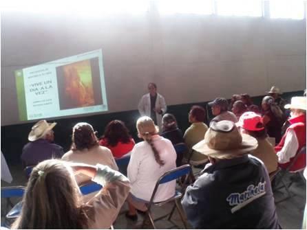Reciben adultos mayores del municipio de Xaloztoc plática sobre autoestima imagen 1