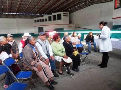 Reciben adultos mayores del municipio de Xaloztoc plática sobre autoestima imagen 4