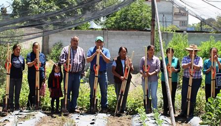 Pequeños productores de huertos son beneficiados con herramienta imagen 1