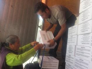 Entrega DIF de Xicohtzinco apoyo a más de 300 familias imagen 1