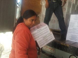 Entrega DIF de Xicohtzinco apoyo a más de 300 familias imagen 3