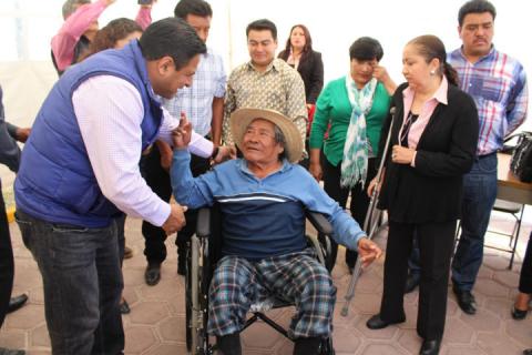 Personas con discapacidades de Tepetitla reciben aparatos imagen 1