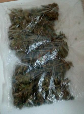 Aseguran a joven que tenía en su poder marihuana