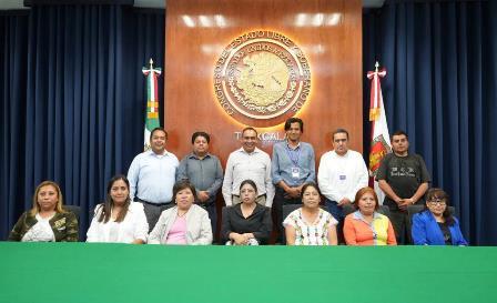 Se reúne diputado con directivos y padres de escuelas de su distrito