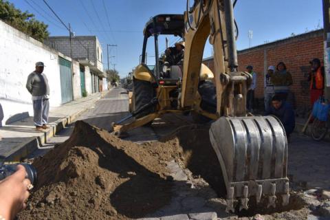 Alcalde pone en marcha trabajos de rehabilitación de drenaje en la Lázaro Cárdenas imagen 4