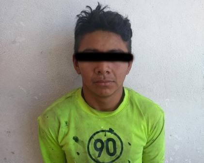Atrapa policía de Apizaco a dos sujetos por robo a mujeres imagen 1