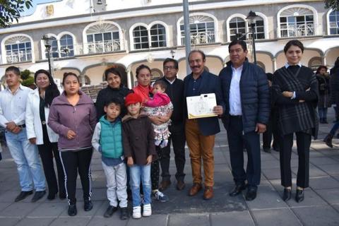 TOA mejora infraestructura educativa con material de construcción