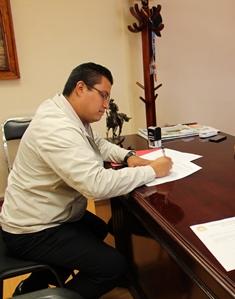Firma alcalde de Zacatelco convenio con escuela imagen 2