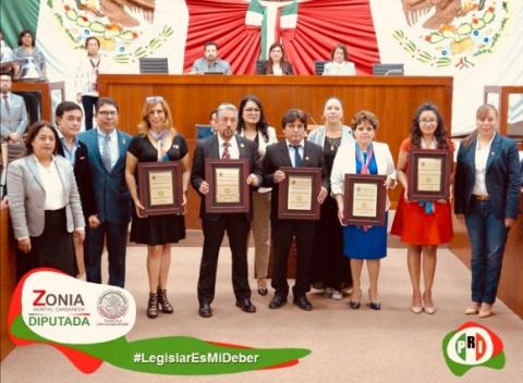 Entrega Zonia Montiel Candaneda reconocimiento a rotarios de Tlaxcala
