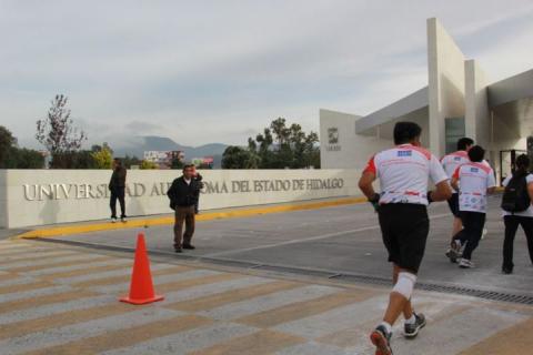 Jaime Noriega Vázquez cruza primero en la carrera atlética de la FUL imagen 4