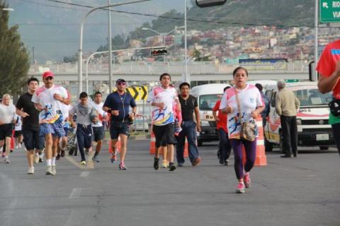 Jaime Noriega Vázquez cruza primero en la carrera atlética de la FUL imagen 7