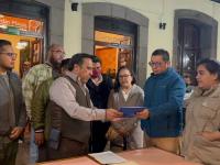 El presidente de la UPET, Moisés Morales del Razo, recibió las propuestas de dos planillas para participar en el proceso de renovación de la Mesa Directiva para los próximos dos años.